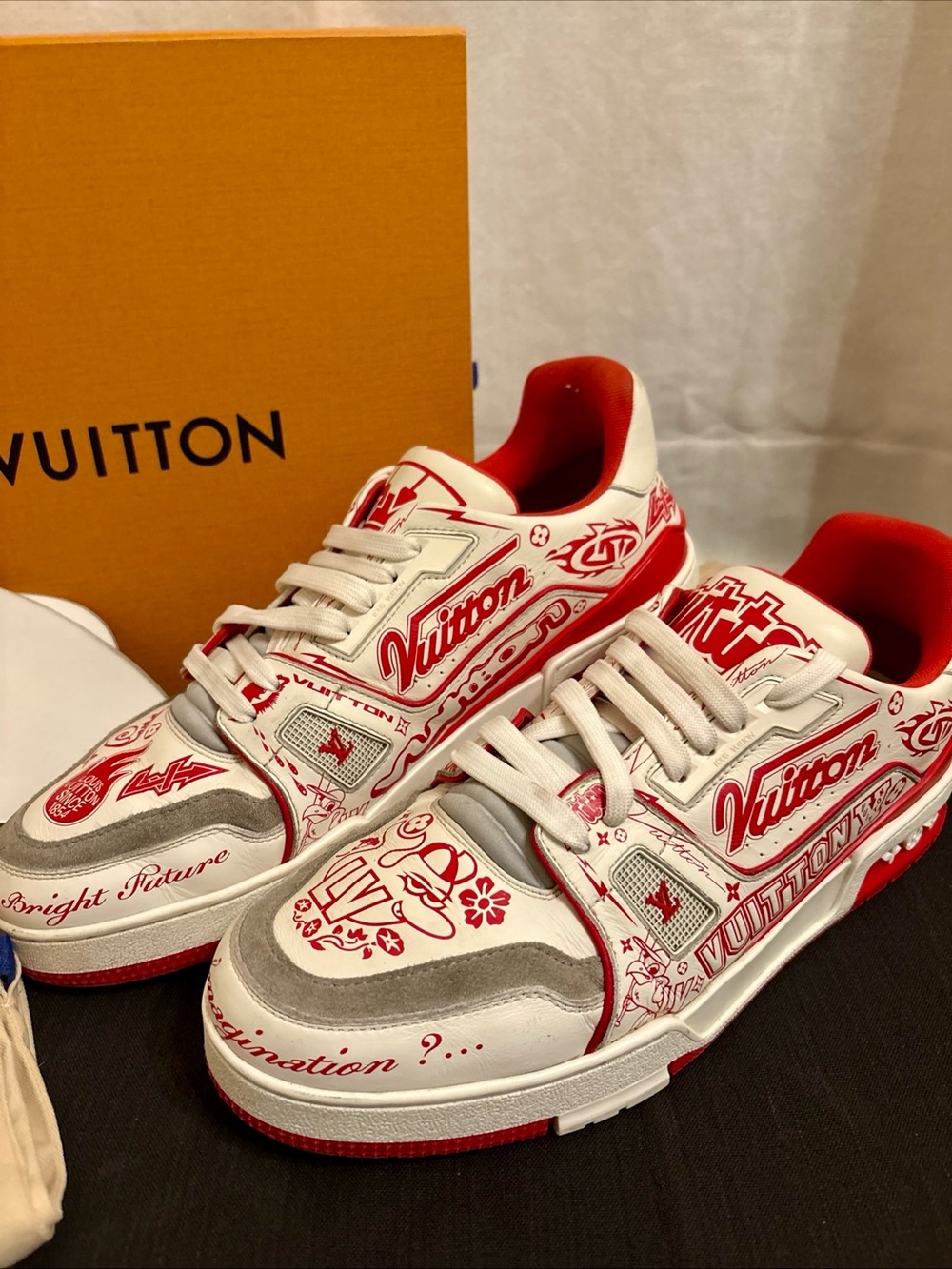 Louis Vuitton Mens White & Red Graphic Low-Top Sneakers LV size 9.5 US size 11.5